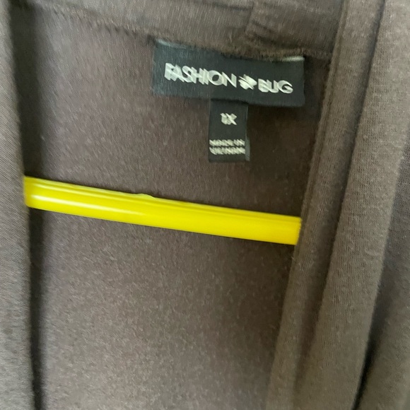 Fashion bug, brown sleeveless top. Fall, layering, back to school, teacher. - Picture 5 of 6